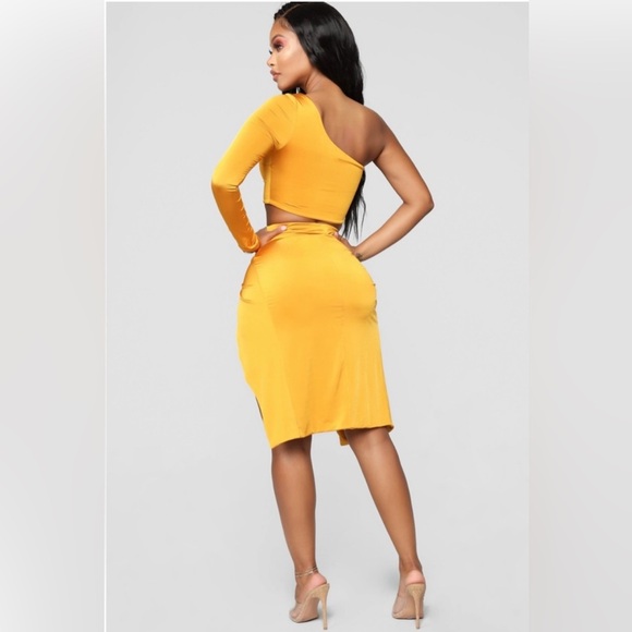 NWT FASHION NOVA Women’s Looking Amazing Skirt Set Mustard Size M - Picture 3 of 11